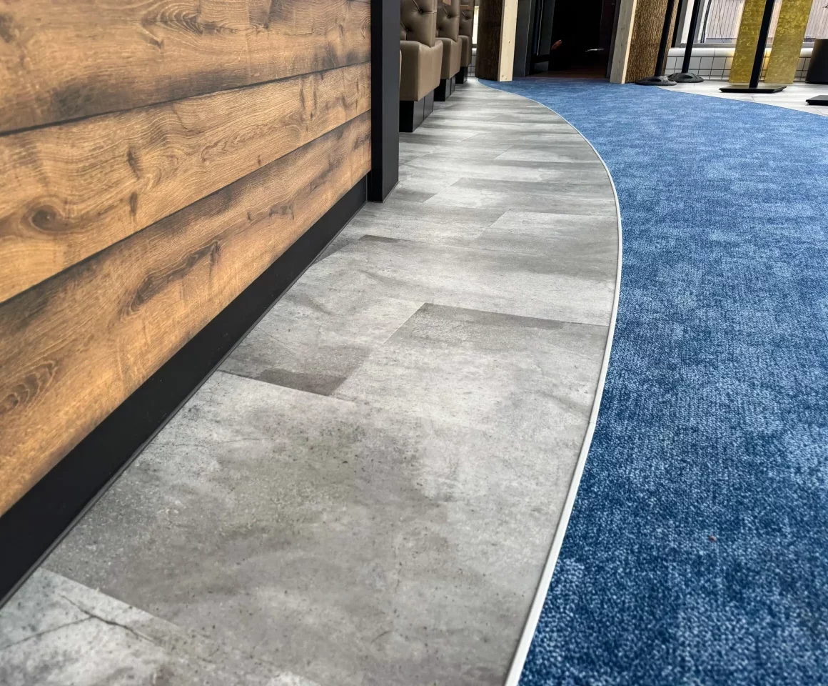 Moderne Bürogestaltung durch Raumausstatter für Gewerbekunden