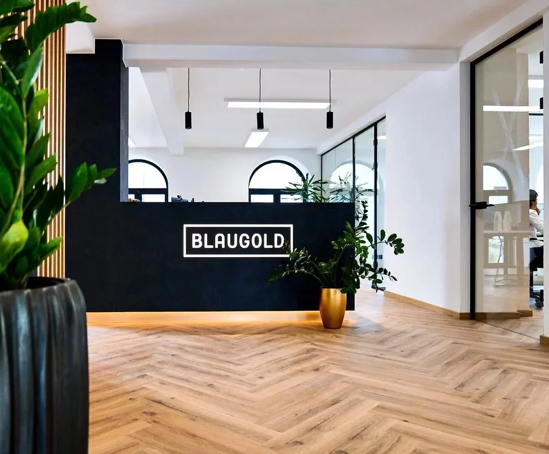 Individuelle Raumgestaltung für moderne Büroräume eines Unternehmens