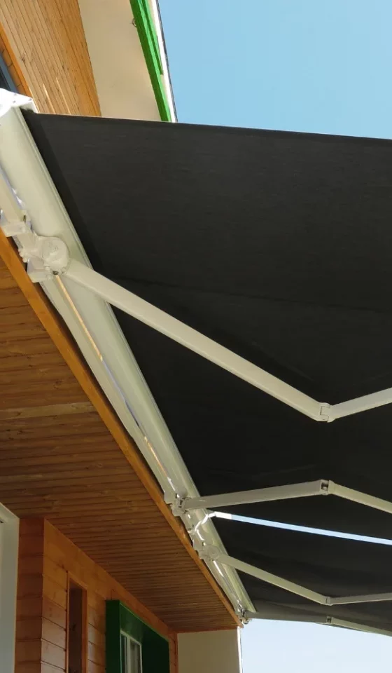 Markise über Terrasse – effektiver Sonnenschutz im Außenbereich