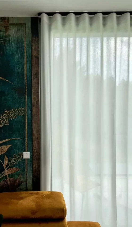 Fensterdekoration mit Vorhangschienen – wohnliche Textilien